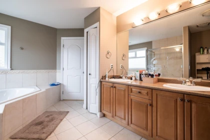 Hallway Photo of 15075 66a Avenue, Surrey, BC
