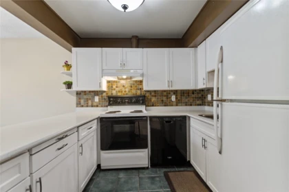 Breakfast Nook Photo of 14 1141 Eagleridge Drive, Coquitlam, BC