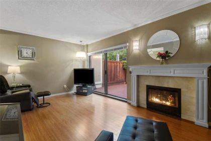 Kitchen Island Photo of 14 1141 Eagleridge Drive, Coquitlam, BC