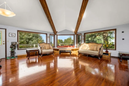 8379 Chelmsford Place, Chilliwack, BC, Greendale — 5 bed single family residence for sale