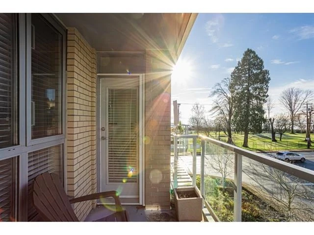 Family Room Photo of 303 15777 Marine Drive, White Rock, BC