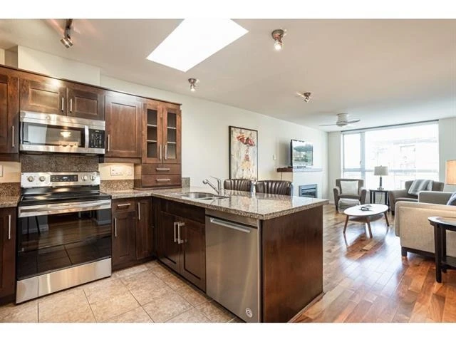 Living Room Photo of 303 15777 Marine Drive, White Rock, BC