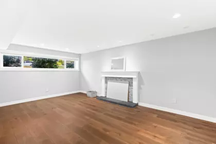 Entry Foyer Photo of 219 E 26th Street, North Vancouver, BC