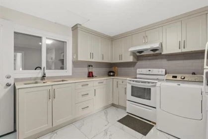 Kitchen Photo of 15077 86b Avenue, Surrey, BC