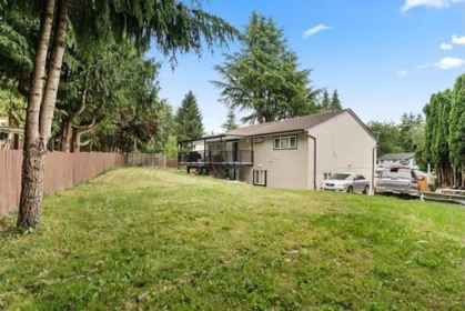 Primary Bathroom Photo of 15077 86b Avenue, Surrey, BC