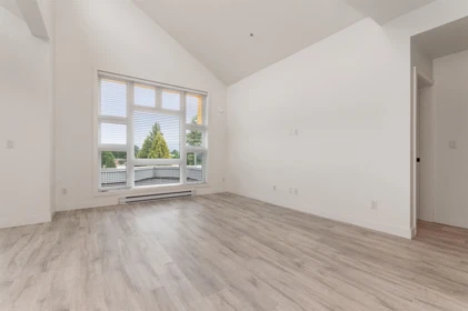 Guest Bathroom Photo of 604 32838 Landeau Place, Abbotsford, BC