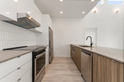 Kitchen Island Photo of 604 32838 Landeau Place, Abbotsford, BC