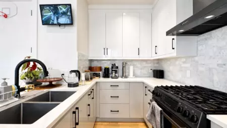 Kitchen Island Photo of 849 W 67th Avenue, Vancouver, BC