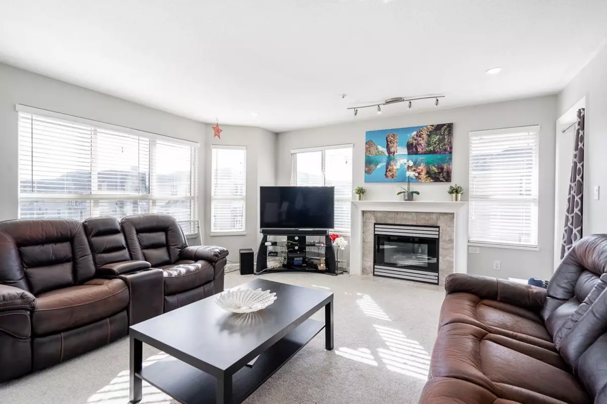 Family Room Photo of 406 8139 121a Street, Surrey, BC