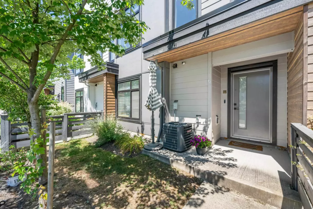 Living Room Photo of 6 7127 193a Street, Surrey, BC