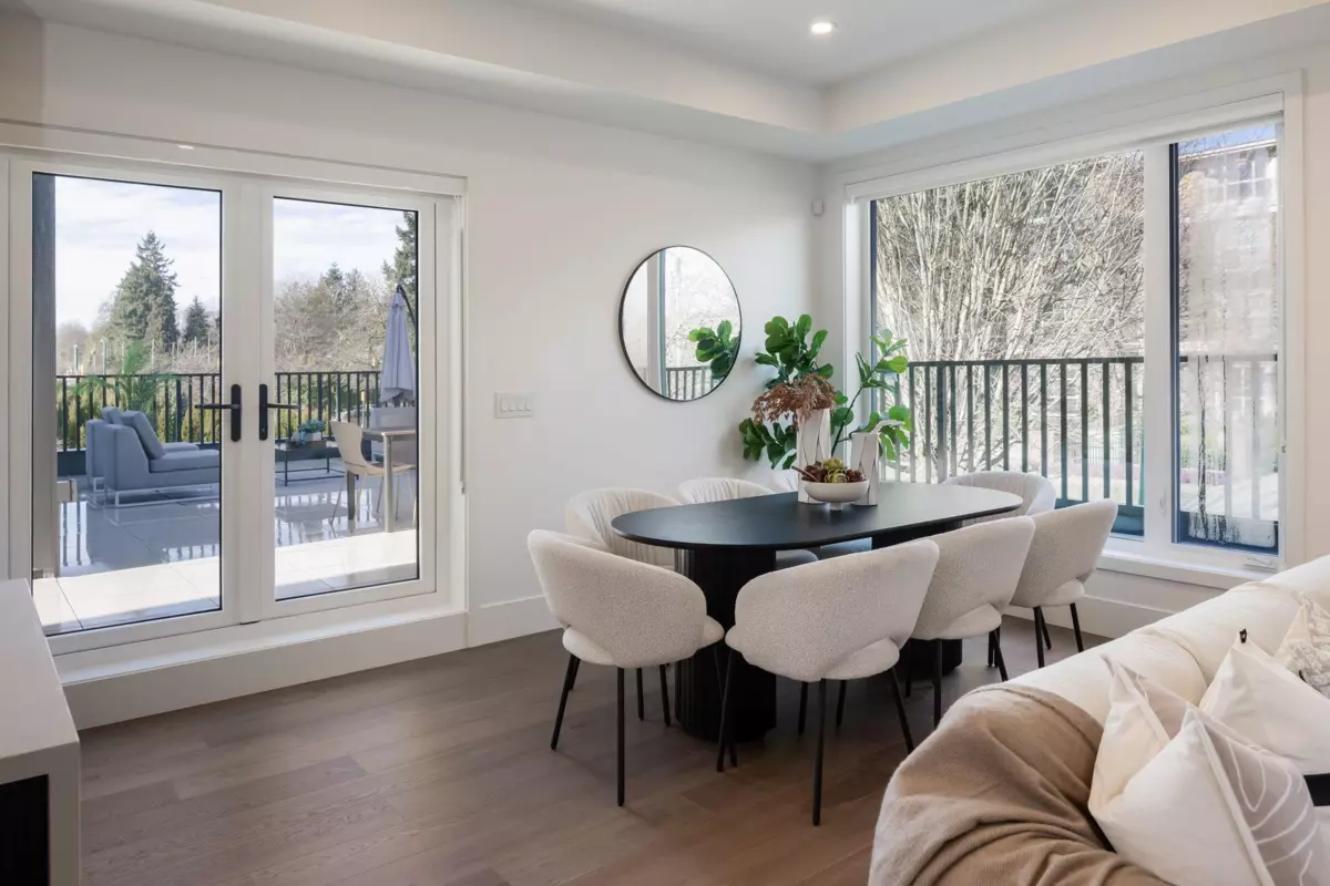 Dining Area Photo of 1 950 W 57th Avenue, Vancouver, BC