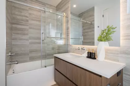 Walk-In Closet Photo of 1 950 W 57th Avenue, Vancouver, BC
