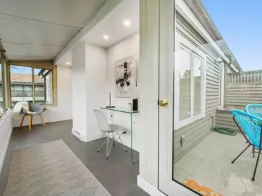 Entry Foyer Photo of 1973 Stephens Street, Vancouver, BC