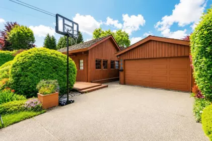 Front Yard Photo of 588 Hillcrest Street, Coquitlam, BC