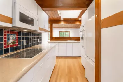 Kitchen Photo of 588 Hillcrest Street, Coquitlam, BC