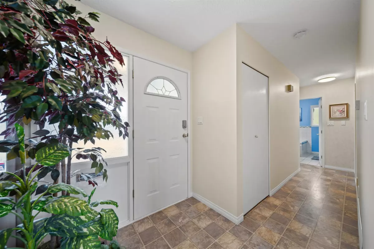 Family Room Photo of 19347 117b Avenue, Pitt Meadows, BC