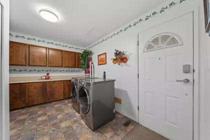 Laundry Room Photo of 19347 117b Avenue, Pitt Meadows, BC