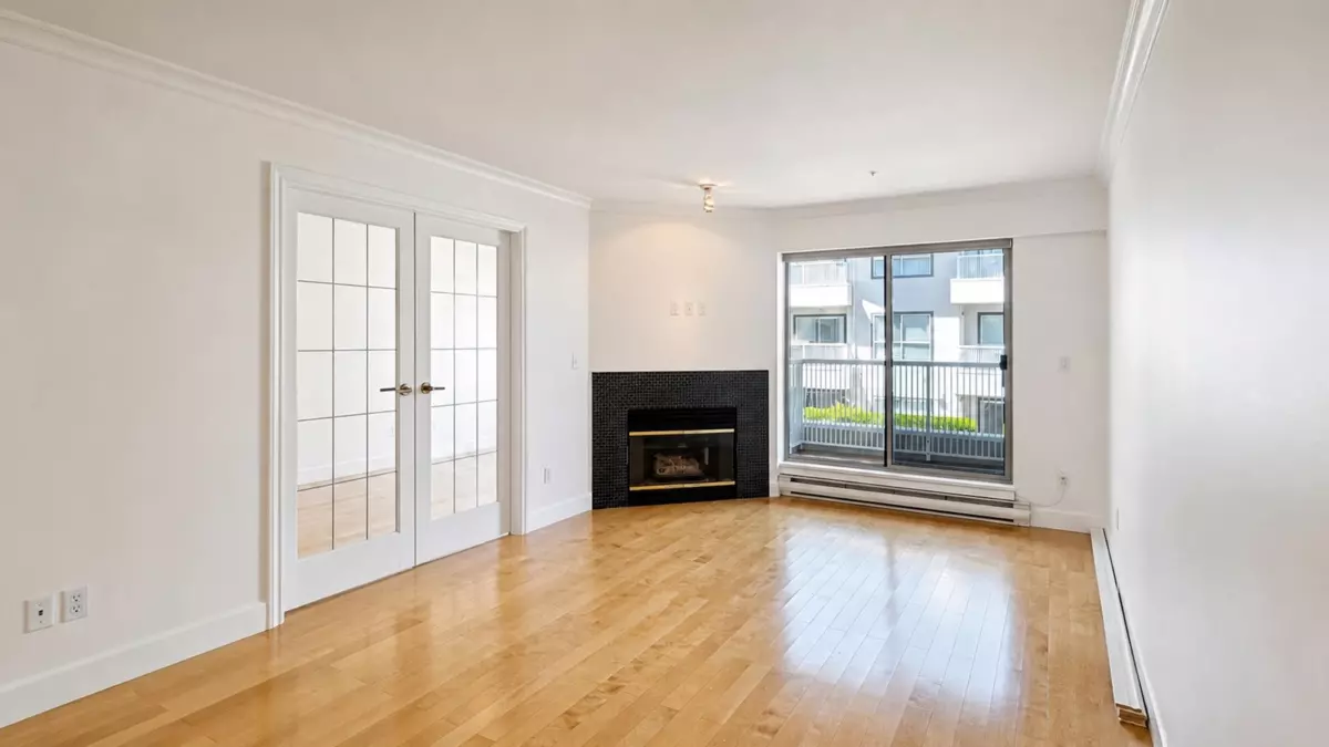 Dining Area Photo of 205 15272 20 Avenue, Surrey, BC
