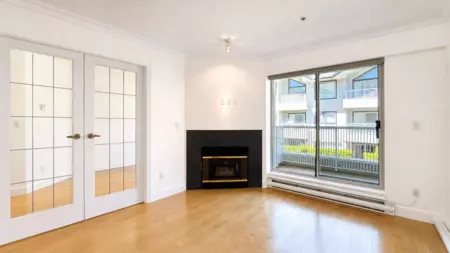 Kitchen Photo of 205 15272 20 Avenue, Surrey, BC