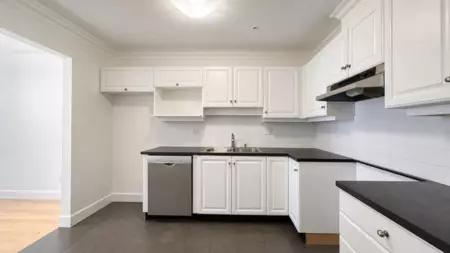 Primary Bathroom Photo of 205 15272 20 Avenue, Surrey, BC