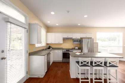 Kitchen Island Photo of 11891 Orchard Lane, Pitt Meadows, BC