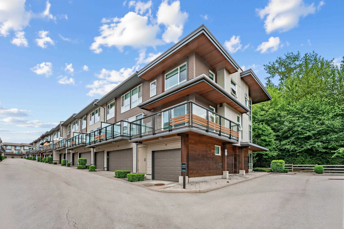 Family Room Photo of 174 2228 162 Street, Surrey, BC