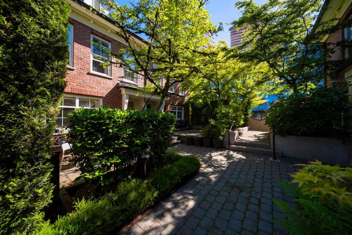Dining Area Photo of 23 5812 Tisdall Street, Vancouver, BC