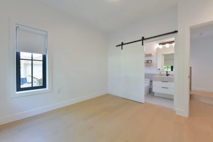 Basement Recreation Room Photo of 1 2682 Napier Street, Vancouver, BC