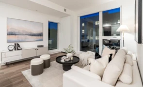 201 422 Lakewood Drive, Vancouver, BC