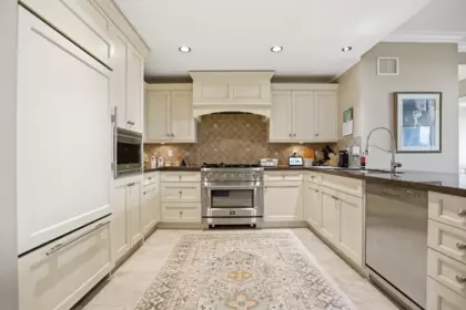 402 15445 Vine Avenue, White Rock, BC, White Rock — Apartment/Condo for sale