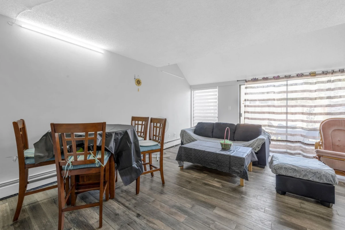 Living Room Photo of 47 17708 60 Avenue, Surrey, BC