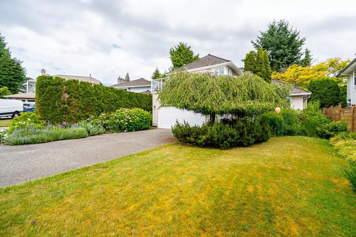 Living Room Photo of 954 160b Street, Surrey, BC