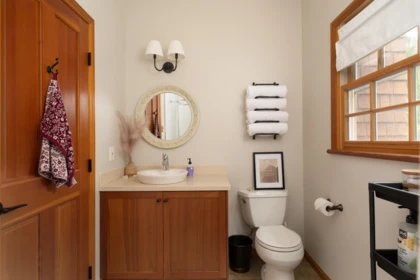 Walk-In Closet Photo of 740 Minnows Lane, Bowen Island, BC