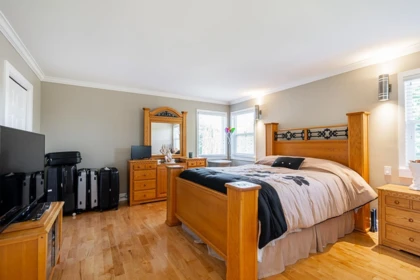Guest Bathroom Photo of 18656 64a Avenue, Surrey, BC