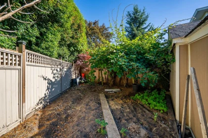 Outdoor Kitchen Photo of 18656 64a Avenue, Surrey, BC