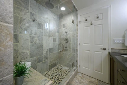 Entry Foyer Photo of 1505 160 W Keith Road, North Vancouver, BC
