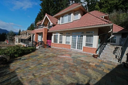 4989 Chalet Place, North Vancouver, BC, North Vancouver — Single Family Residence for sale