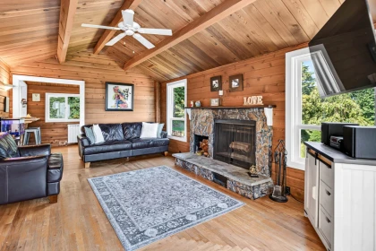 Breakfast Nook Photo of 9560 Monte Vista Street, Mission, BC