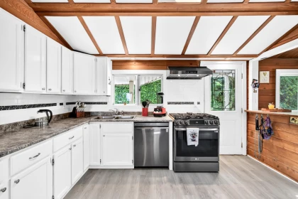 Kitchen Photo of 9560 Monte Vista Street, Mission, BC