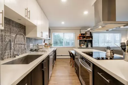 Kitchen Island Photo of 213 36 E 14th Avenue, Vancouver, BC