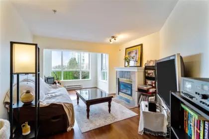 204 155 E 3rd Street, North Vancouver, BC, North vancouver — Apartment/Condo for sale