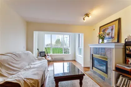204 155 E 3rd Street, North Vancouver, BC, North vancouver — Apartment/Condo for sale