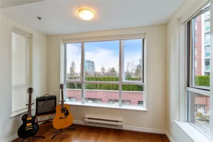 204 155 E 3rd Street, North Vancouver, BC, North vancouver — Apartment/Condo for sale