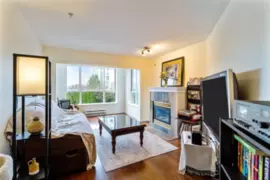 204 155 E 3rd Street, North Vancouver, BC