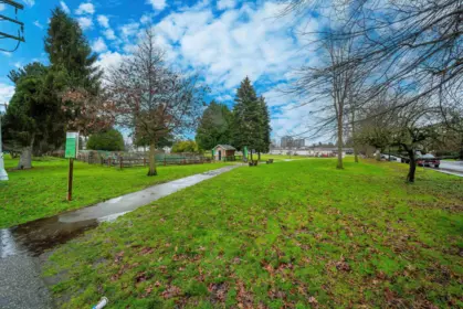 Garden / Landscaping Photo of 307 8428 Park Road, Richmond, BC
