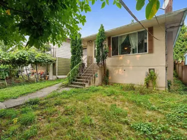 8247 10th Avenue, Burnaby, BC, Burnaby — Single Family Residence for sale