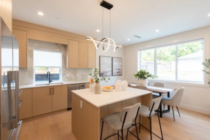 Kitchen Island Photo of 4 3615 Turner Street, Vancouver, BC