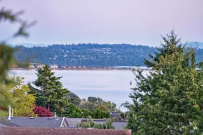 Family Room Photo of 15881 Buena Vista Avenue, White Rock, BC
