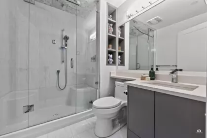 Laundry Room Photo of 15881 Buena Vista Avenue, White Rock, BC