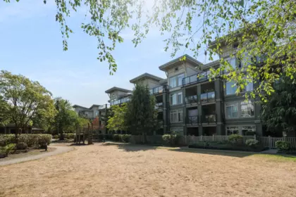 Front Yard Photo of 418 10180 153 Street, Surrey, BC